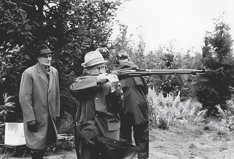 Simo Häyhä off-hand shooting